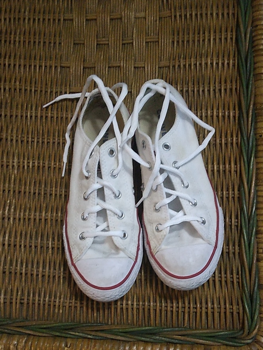 Converse White Low-Top Canvas Sneakers with Red Stripe - Youth
